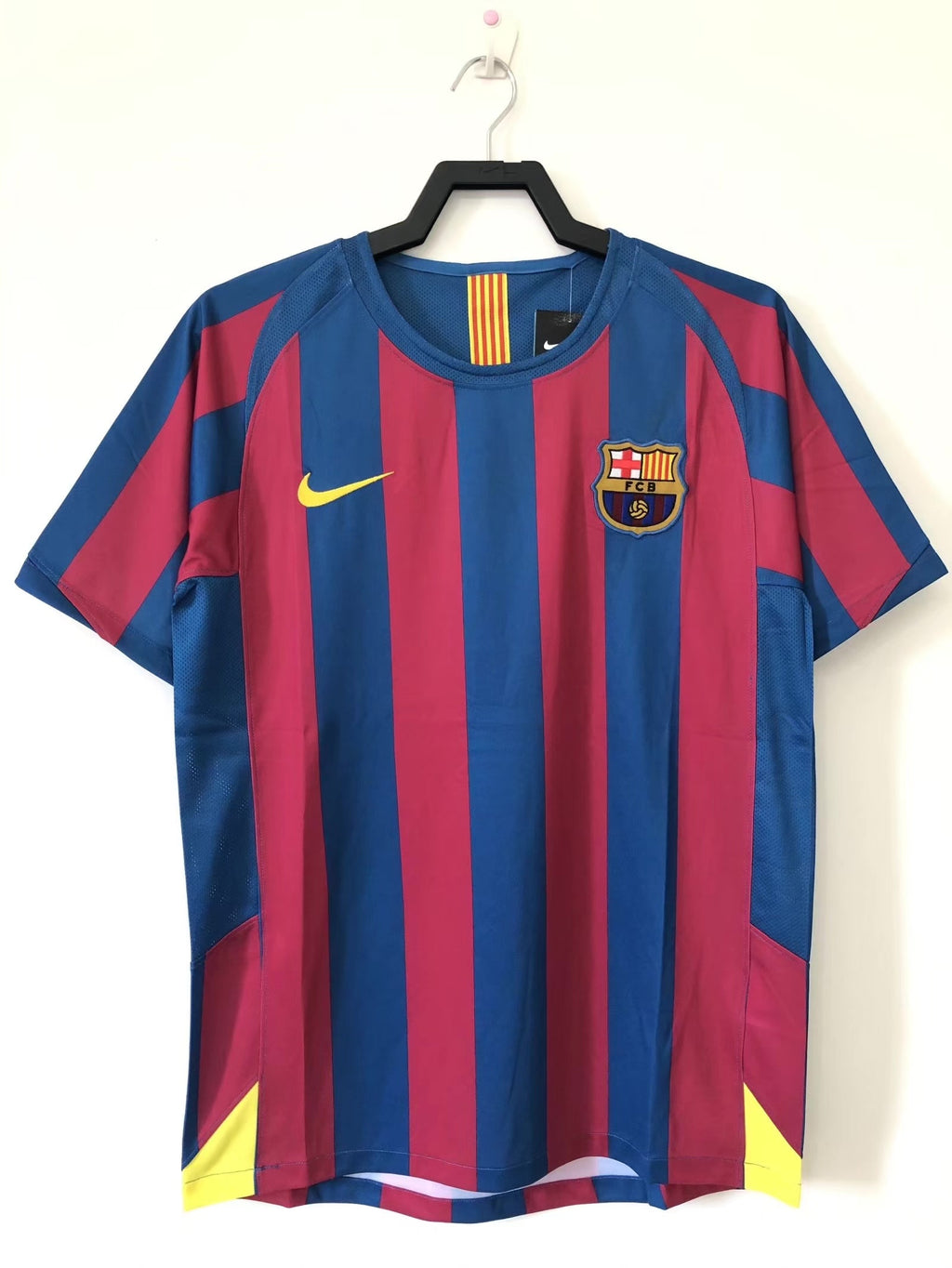 Barcelona 2005/06 Home Shirt — Retro Version — photo 1