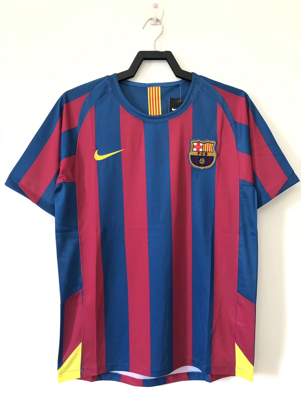 Barcelona 2005/06 Home Shirt — Retro Version — photo 1