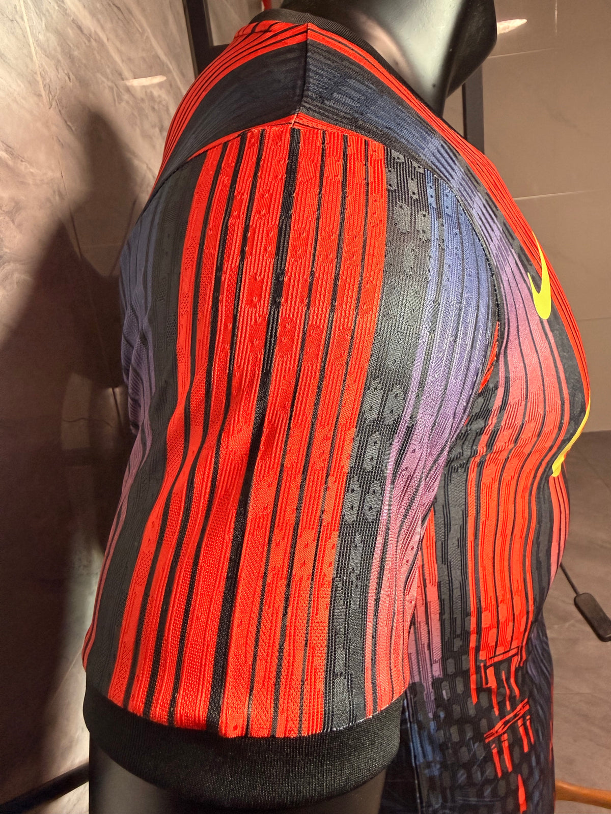 Barcelona 2026/27 Red and Black Cityscape Special-Edition Shirt — Player Version — photo 7
