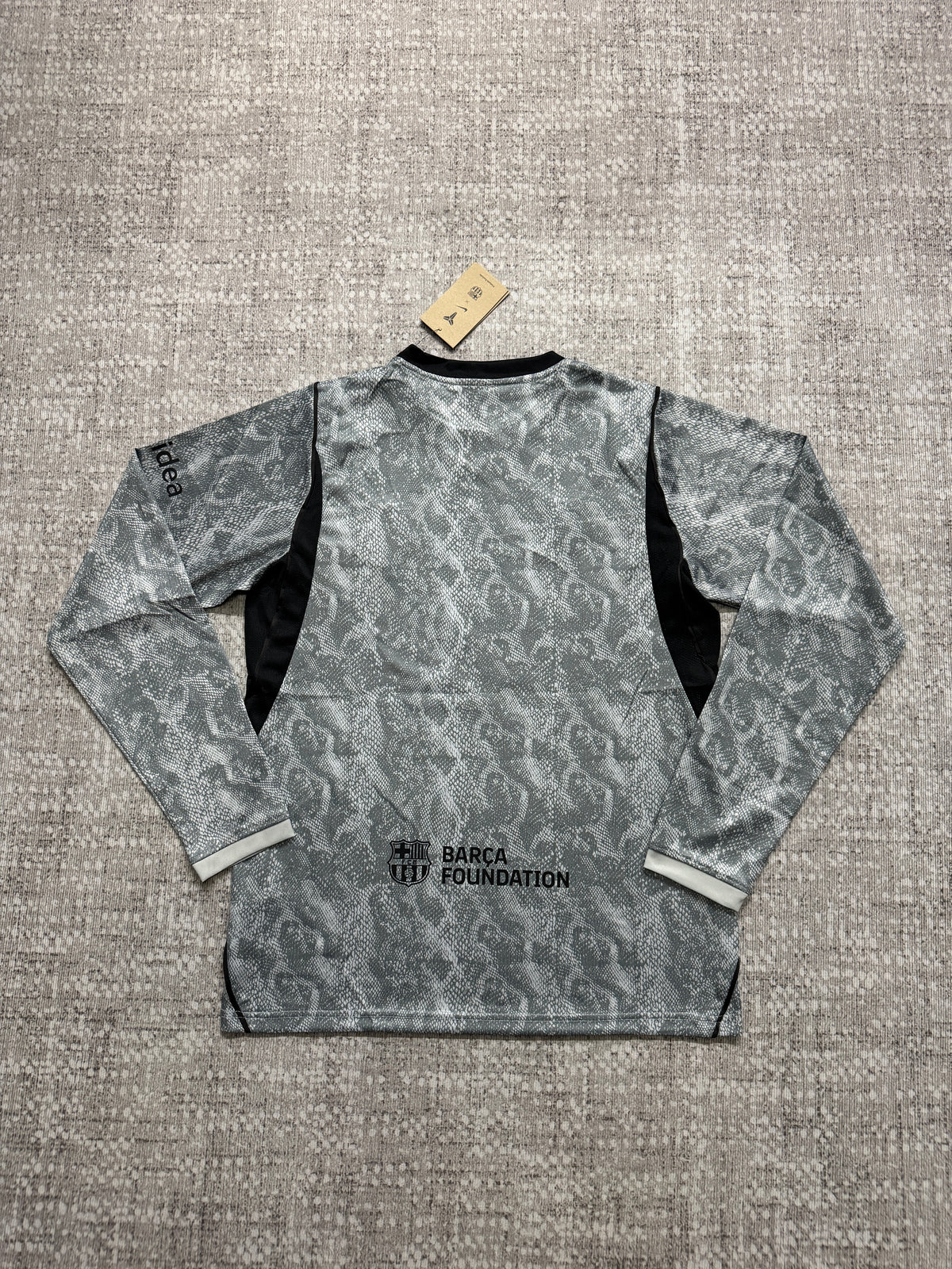 Barcelona 2026/27 Away Goalkeeper Long-Sleeve Shirt — Fan Version — photo 2