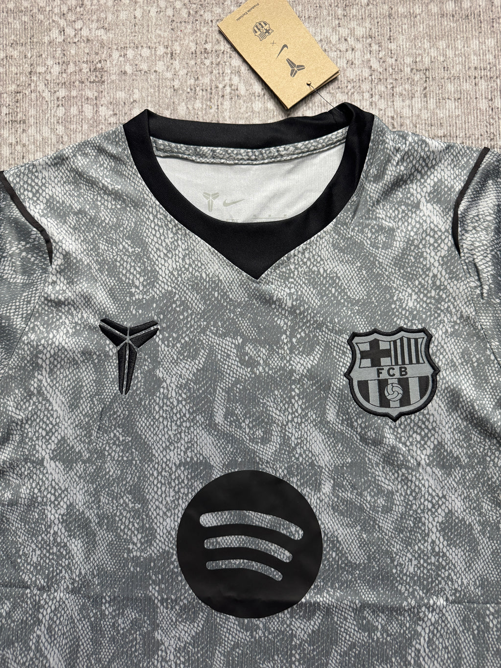 Barcelona 2026/27 Away Goalkeeper Long-Sleeve Shirt — Fan Version — photo 3