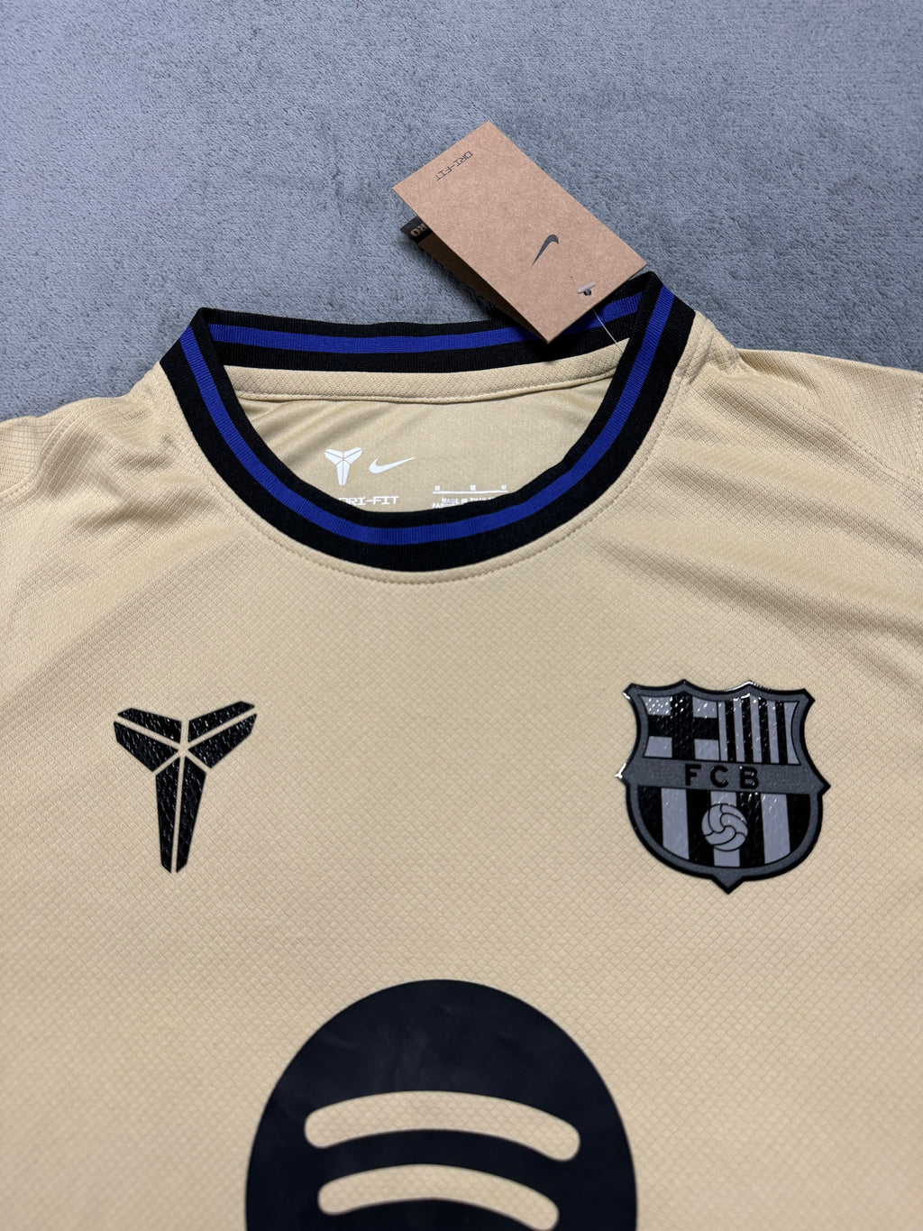 FC Barcelona 2025/26 Gold Away Shirt — Fan Version — photo 1