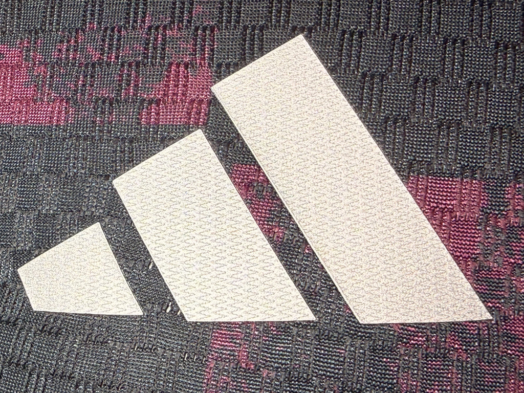 Liverpool 2026/27 Black and Magenta Third Shirt — Player Version — photo 3