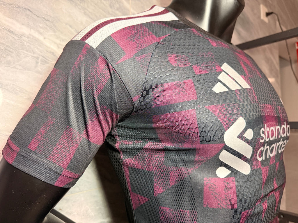 Liverpool 2026/27 Black and Magenta Third Shirt — Player Version — photo 5