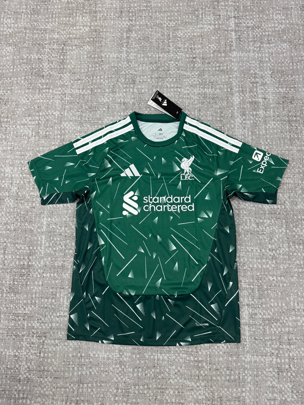 Liverpool 2026/27 Green Goalkeeper Shirt — Fan Version — photo 2