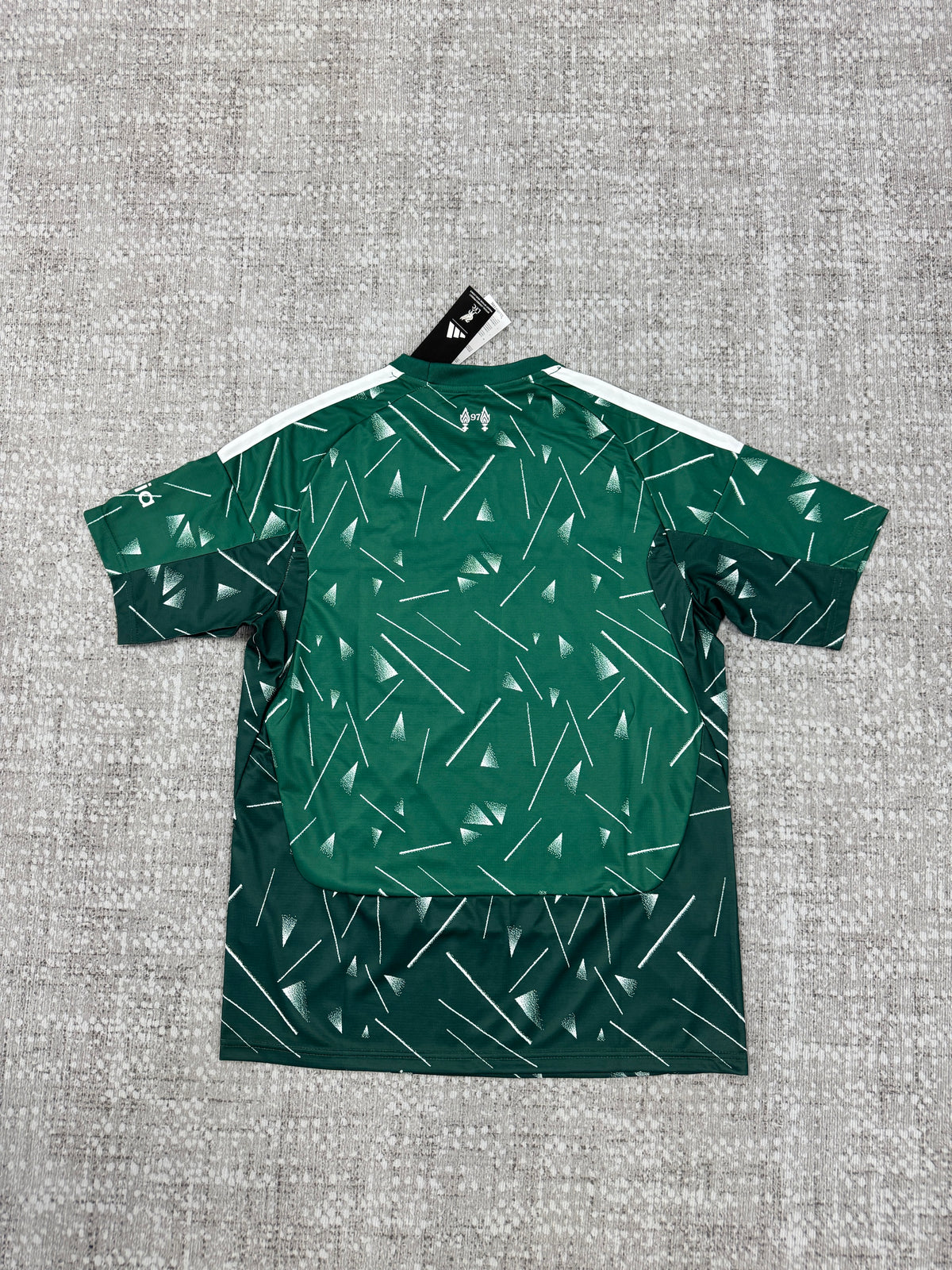 Liverpool 2026/27 Green Goalkeeper Shirt — Fan Version — photo 3