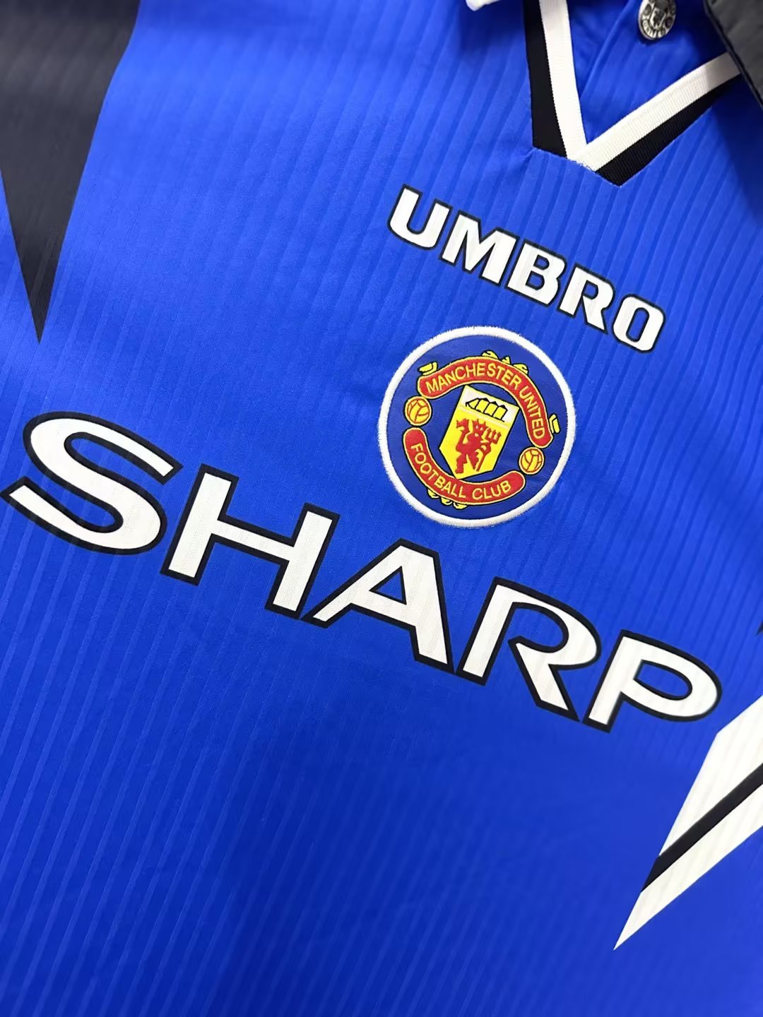 Manchester United 1996/98 Third Shirt — Retro Version — photo 2