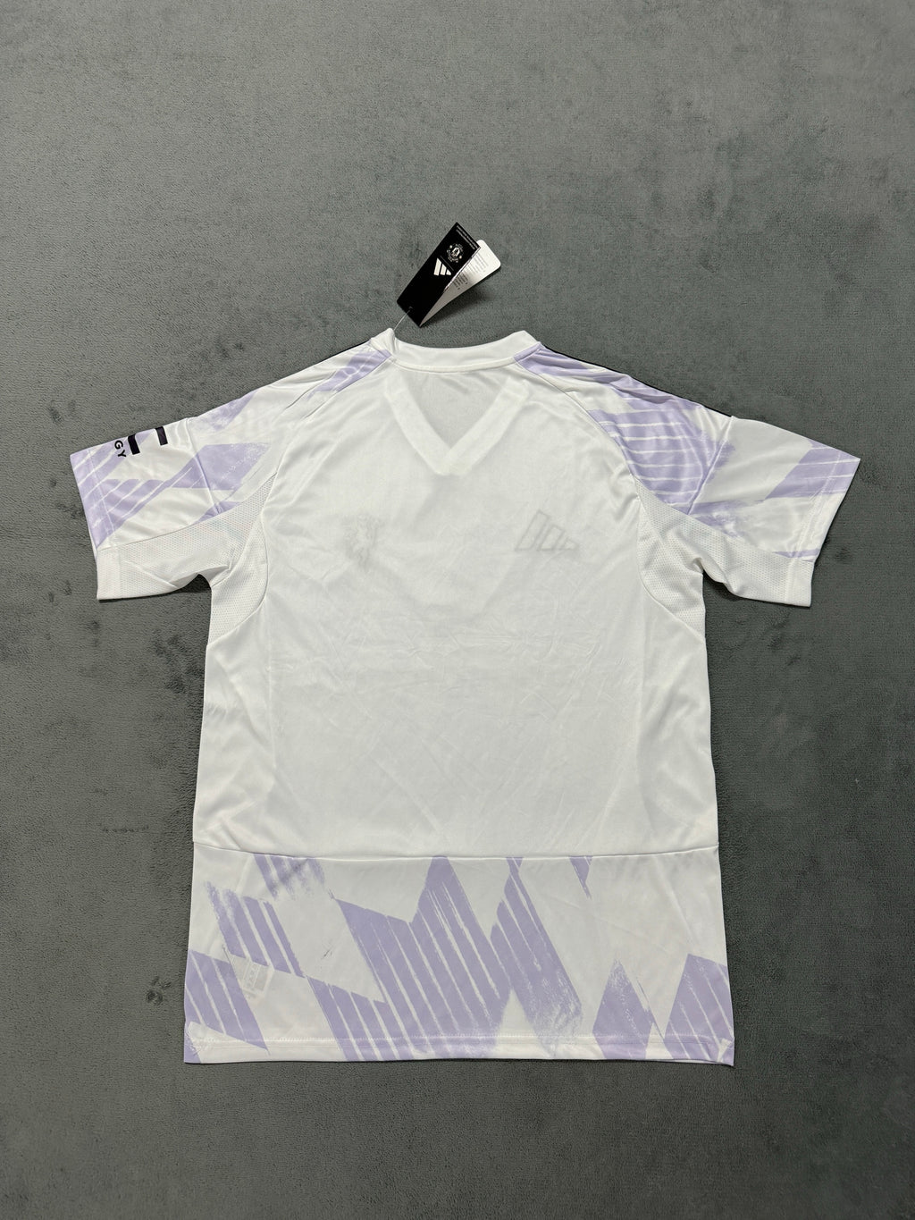Manchester United 2025/26 White and Lilac Away Shirt — Fan Version — photo 3