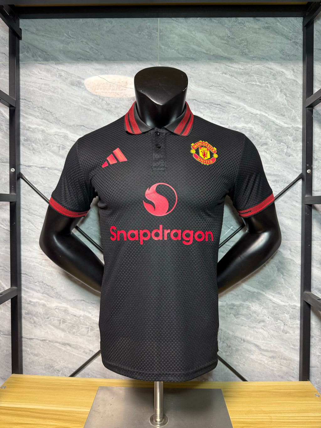 Manchester United 2026/27 Black and Red Polo Training Shirt — photo 1