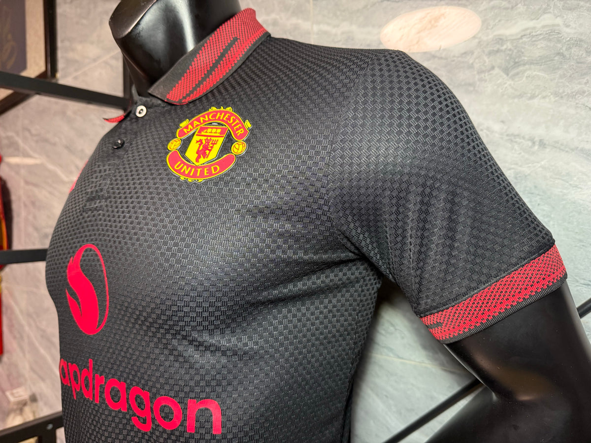 Manchester United 2026/27 Black and Red Polo Training Shirt — photo 7