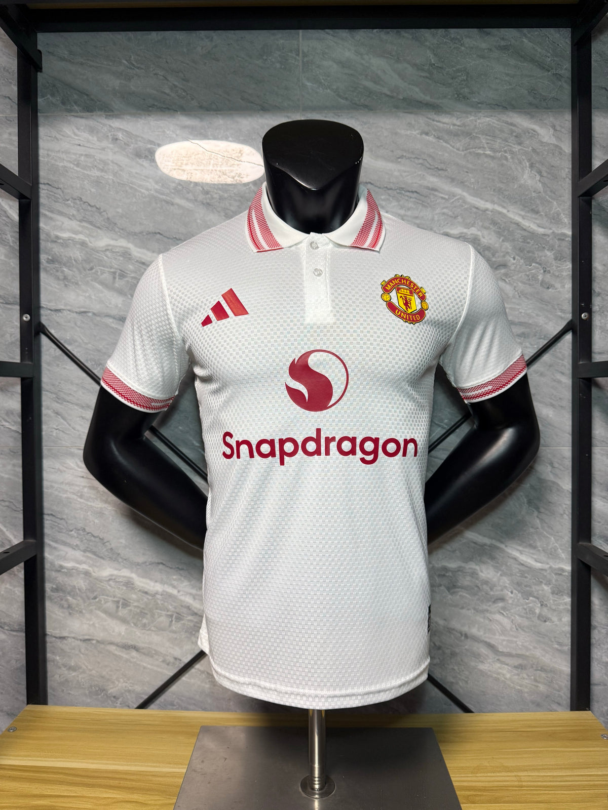Manchester United 2026/27 White and Red Polo Training Shirt — photo 1