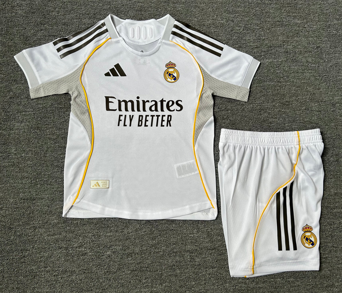 Real Madrid 2025/26 White Home Kids Set — Player Version — photo 1