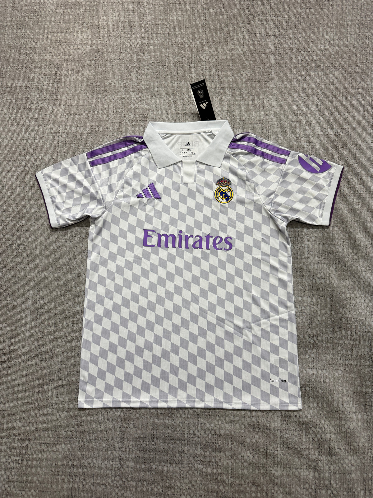 Real Madrid 2027/28 Grey and White Shirt — Fan Version — photo 2