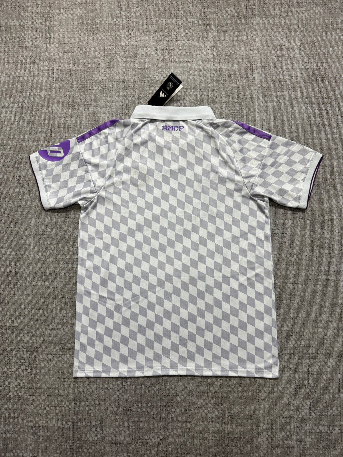 Real Madrid 2027/28 Grey and White Shirt — Fan Version — photo 3