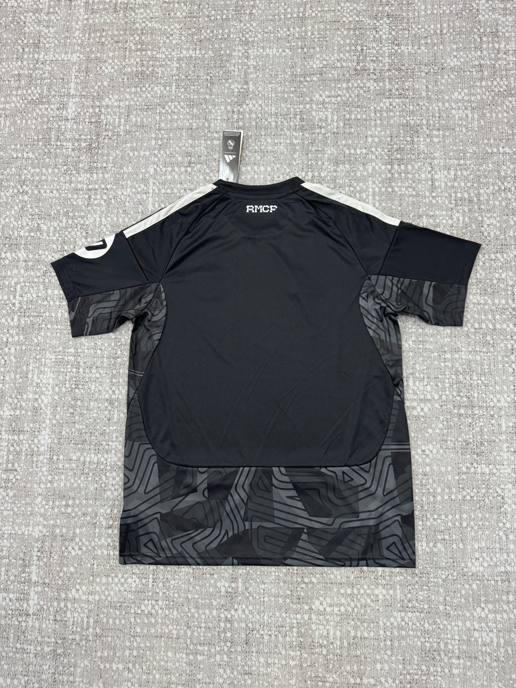 Real Madrid Goalkeeper Shirt — Black Fan Version — photo 2