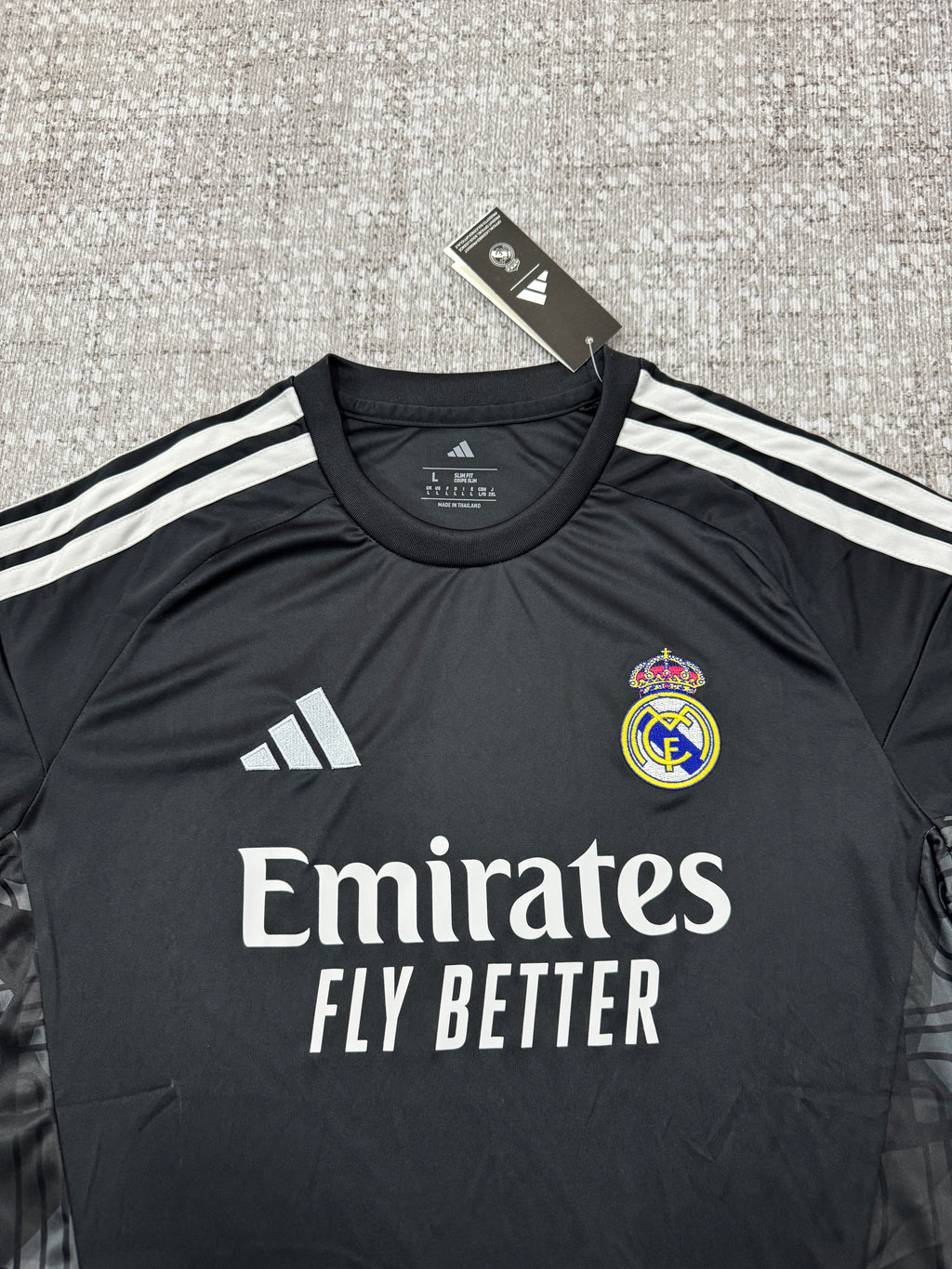 Real Madrid Goalkeeper Shirt — Black Fan Version — photo 3