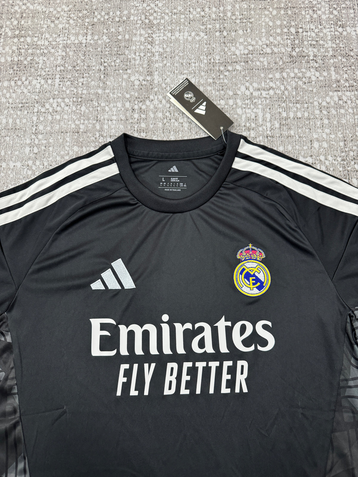 Real Madrid Goalkeeper Shirt — Black Fan Version — photo 3